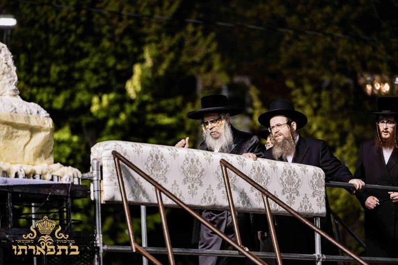 מלכות׳דיגע ספאנטש פארן רבי׳ן שליט״א — הדלקה ל״ג בעומר